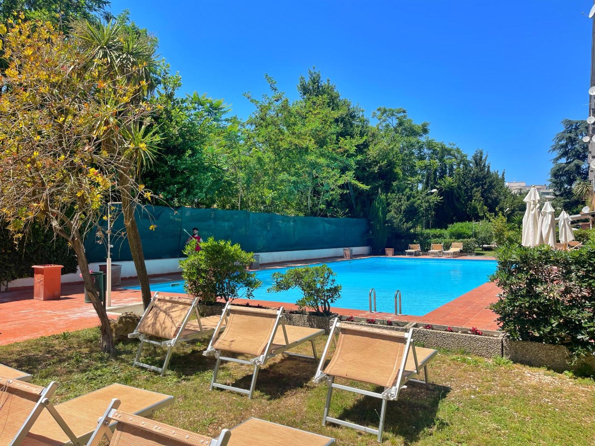 Modern Apartment 10 Min Vatican Parking&Pool โรม ภายนอก รูปภาพ